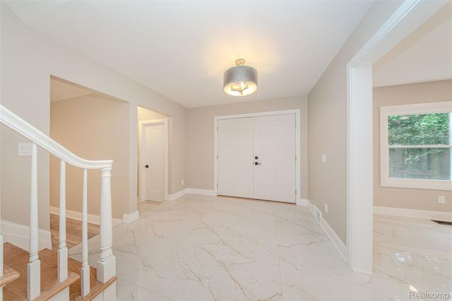 21993 Riverview Drive, Beverly Hills Village, MI 48025