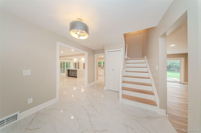 21993 Riverview Drive, Beverly Hills Village, MI 48025