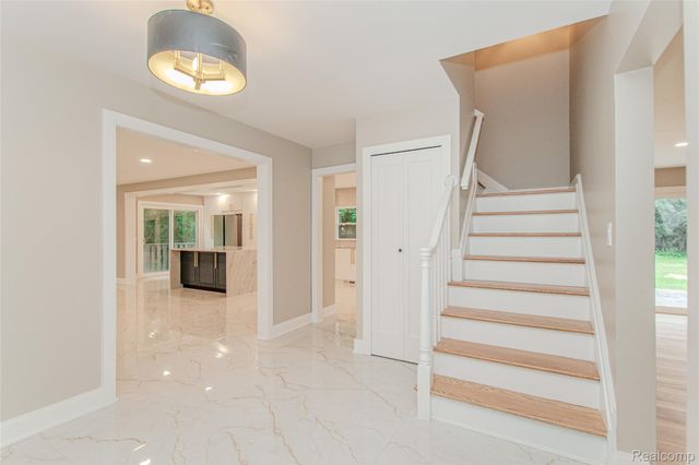 21993 Riverview Drive, Beverly Hills Village, MI 48025