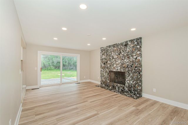 21993 Riverview Drive, Beverly Hills Village, MI 48025