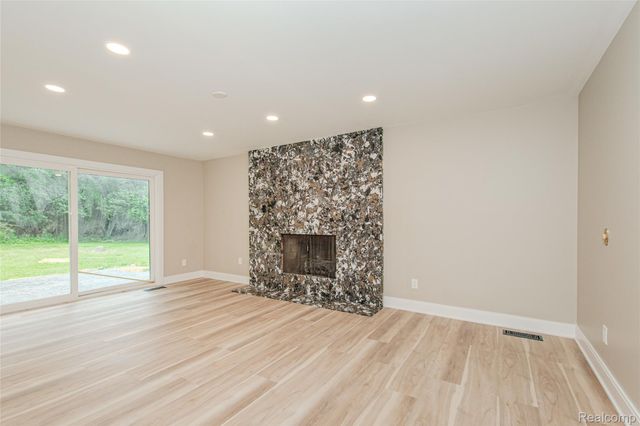 21993 Riverview Drive, Beverly Hills Village, MI 48025