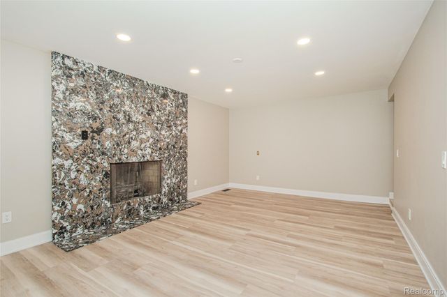 21993 Riverview Drive, Beverly Hills Village, MI 48025