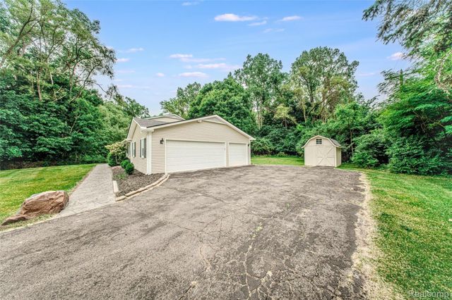 21993 Riverview Drive, Beverly Hills Village, MI 48025