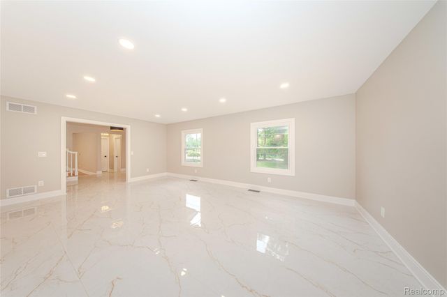 21993 Riverview Drive, Beverly Hills Village, MI 48025