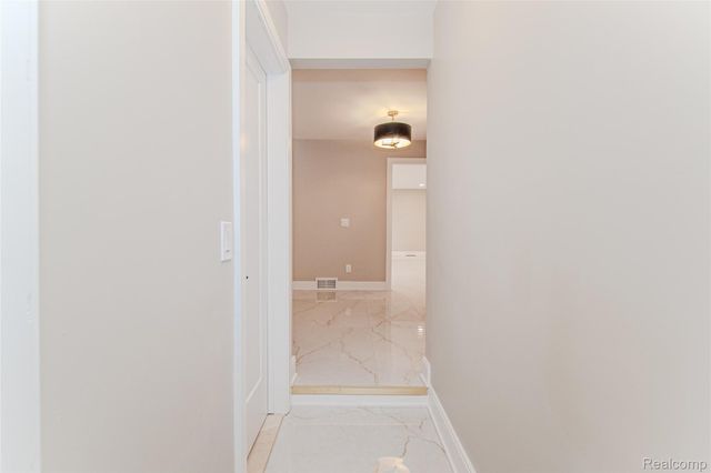 21993 Riverview Drive, Beverly Hills Village, MI 48025