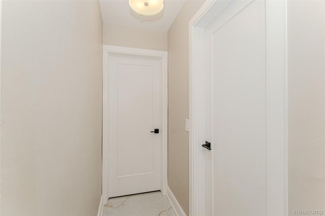 21993 Riverview Drive, Beverly Hills Village, MI 48025