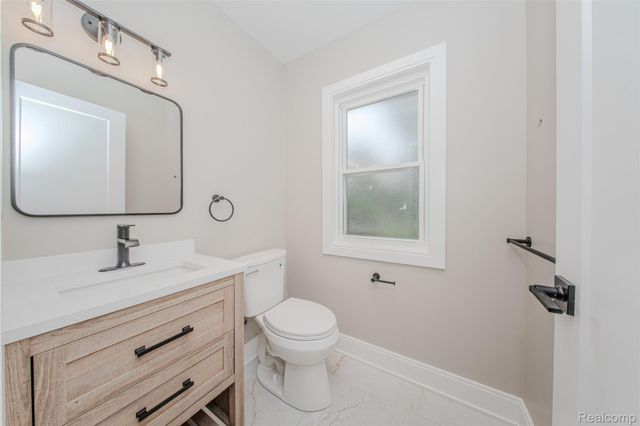 21993 Riverview Drive, Beverly Hills Village, MI 48025