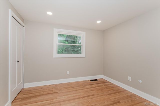 21993 Riverview Drive, Beverly Hills Village, MI 48025