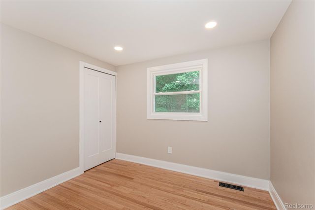 21993 Riverview Drive, Beverly Hills Village, MI 48025