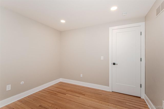 21993 Riverview Drive, Beverly Hills Village, MI 48025