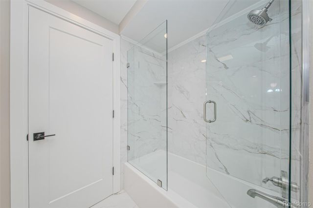 21993 Riverview Drive, Beverly Hills Village, MI 48025