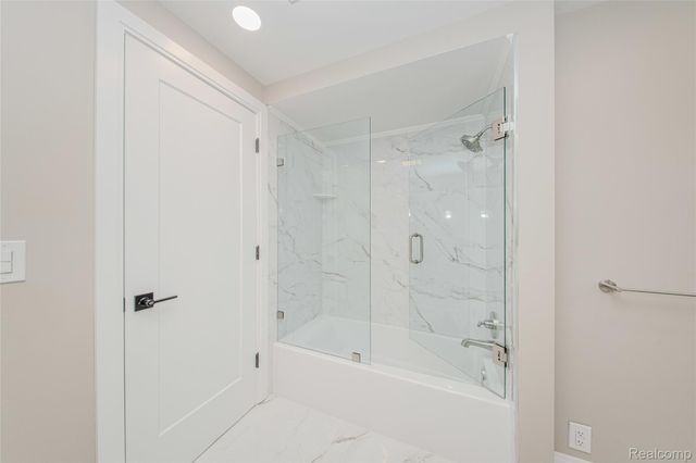 21993 Riverview Drive, Beverly Hills Village, MI 48025