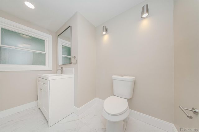 21993 Riverview Drive, Beverly Hills Village, MI 48025