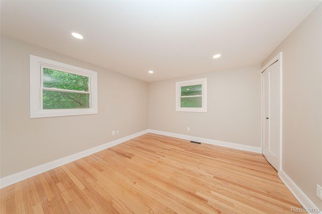 21993 Riverview Drive, Beverly Hills Village, MI 48025