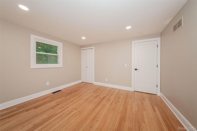 21993 Riverview Drive, Beverly Hills Village, MI 48025