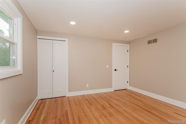 21993 Riverview Drive, Beverly Hills Village, MI 48025