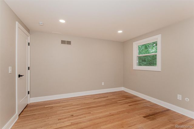 21993 Riverview Drive, Beverly Hills Village, MI 48025