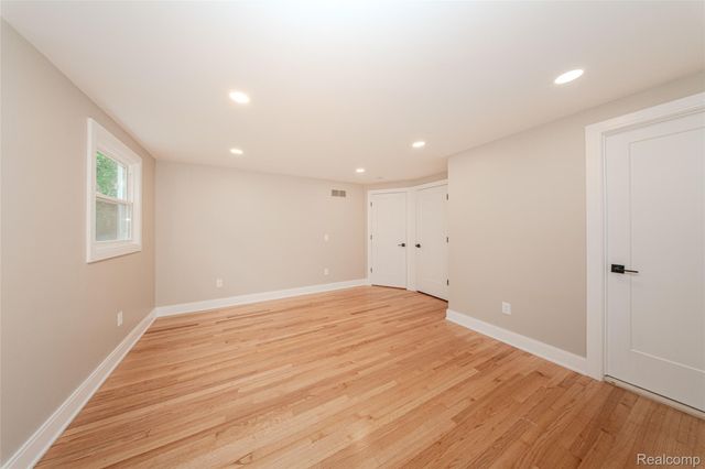 21993 Riverview Drive, Beverly Hills Village, MI 48025