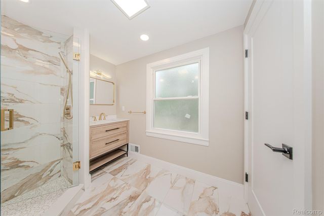 21993 Riverview Drive, Beverly Hills Village, MI 48025