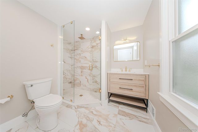 21993 Riverview Drive, Beverly Hills Village, MI 48025