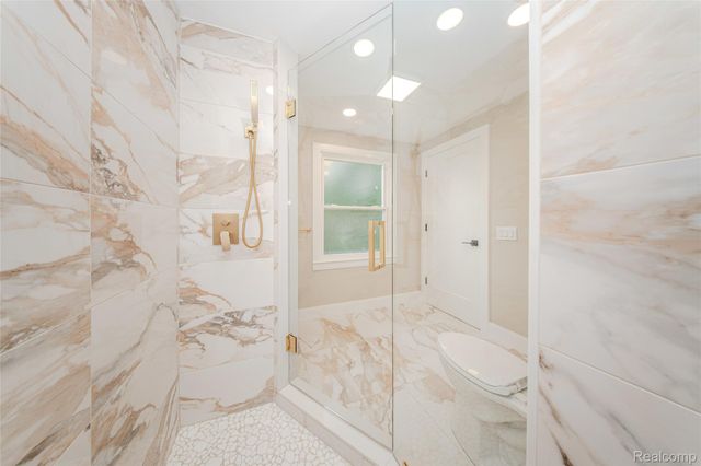 21993 Riverview Drive, Beverly Hills Village, MI 48025