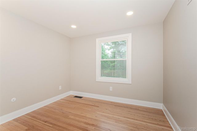 21993 Riverview Drive, Beverly Hills Village, MI 48025