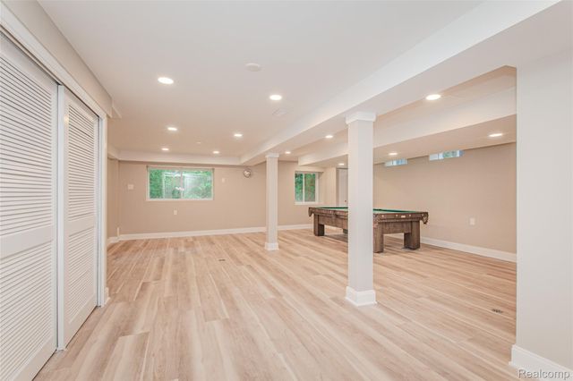 21993 Riverview Drive, Beverly Hills Village, MI 48025