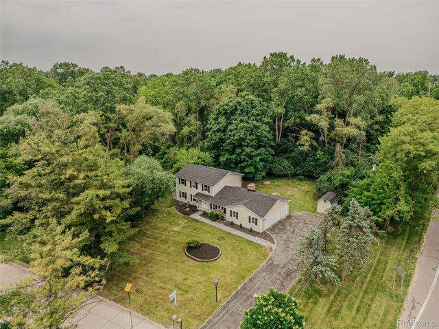 21993 Riverview Drive, Beverly Hills Village, MI 48025
