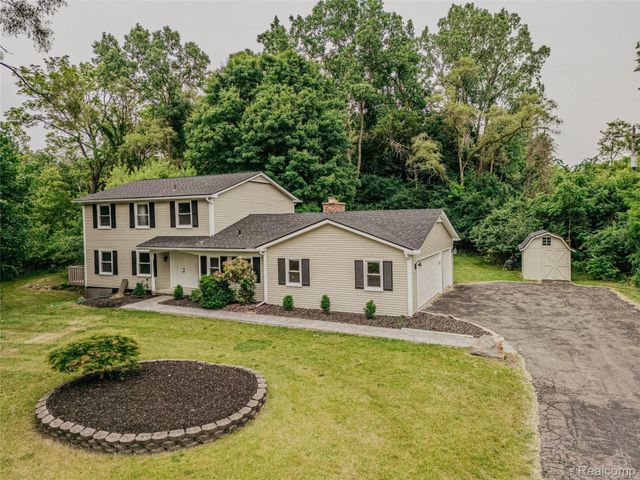 21993 Riverview Drive, Beverly Hills Village, MI 48025