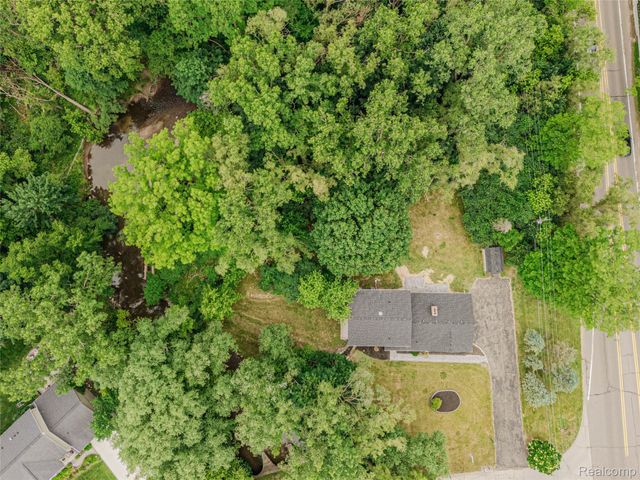 21993 Riverview Drive, Beverly Hills Village, MI 48025