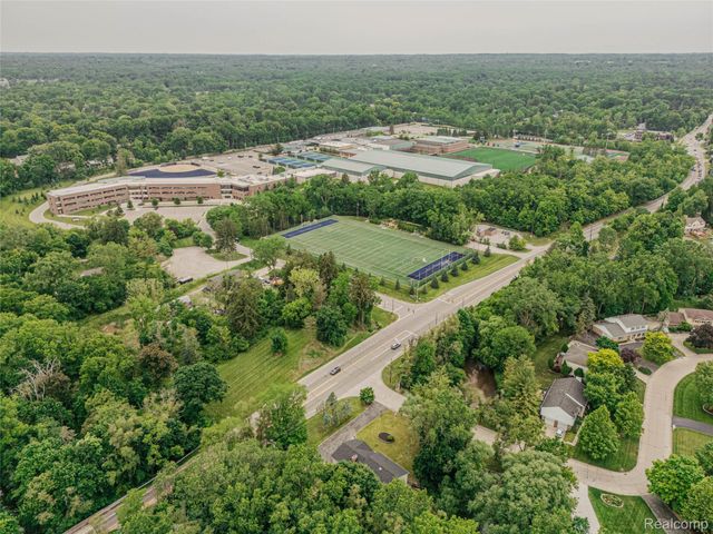 21993 Riverview Drive, Beverly Hills Village, MI 48025