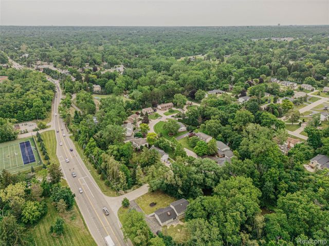 21993 Riverview Drive, Beverly Hills Village, MI 48025