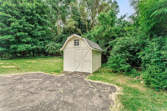 21993 Riverview Drive, Beverly Hills Village, MI 48025