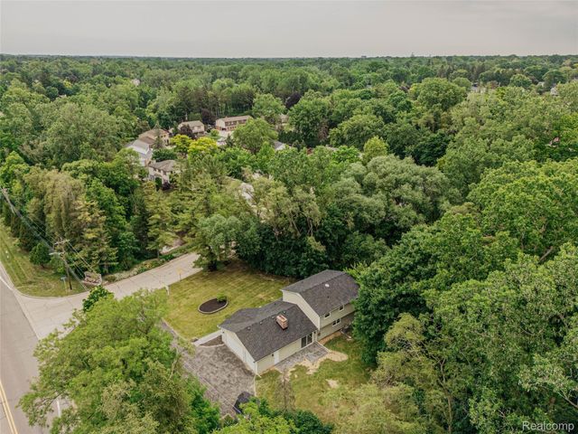 21993 Riverview Drive, Beverly Hills Village, MI 48025