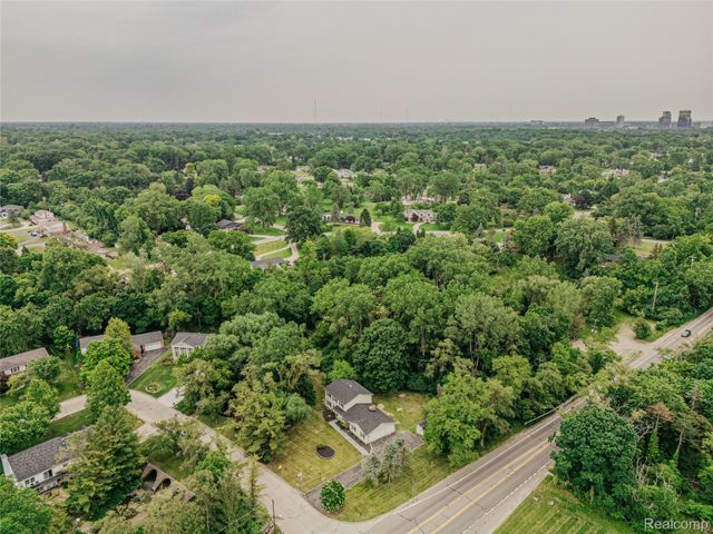21993 Riverview Drive, Beverly Hills Village, MI 48025