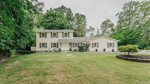 21993 Riverview Drive, Beverly Hills Village, MI 48025