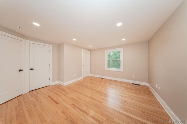 21993 Riverview Drive, Beverly Hills Village, MI 48025