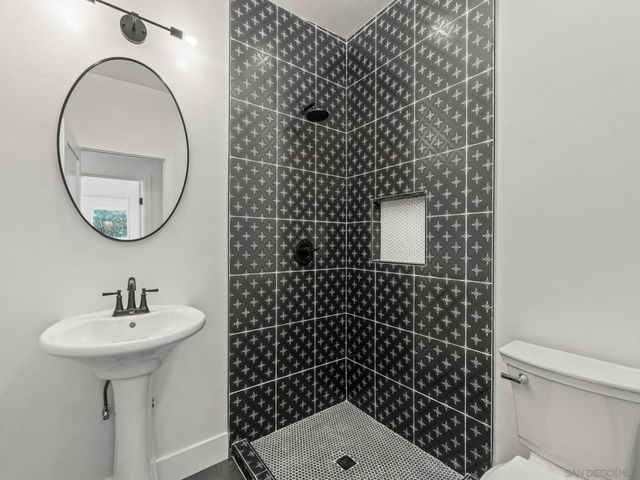 2504 J, National City, CA 91950