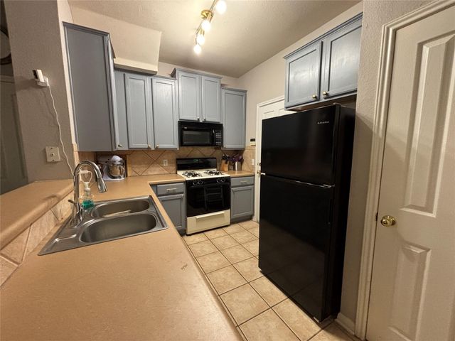 8518 W Cahill DR 29, Austin, TX 78729