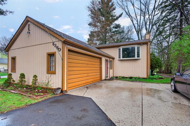 8360 Arlis Street, Commerce Charter Township, MI 48382