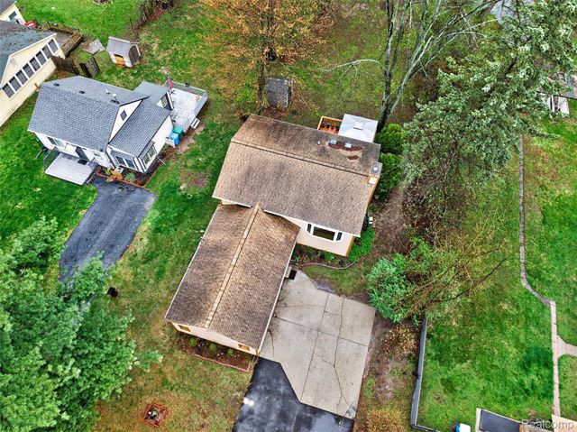 8360 Arlis Street, Commerce Charter Township, MI 48382
