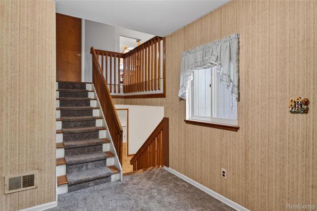 8360 Arlis Street, Commerce Charter Township, MI 48382