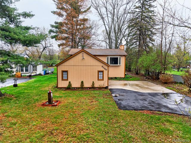 8360 Arlis Street, Commerce Charter Township, MI 48382