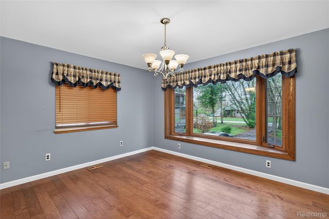 8360 Arlis Street, Commerce Charter Township, MI 48382