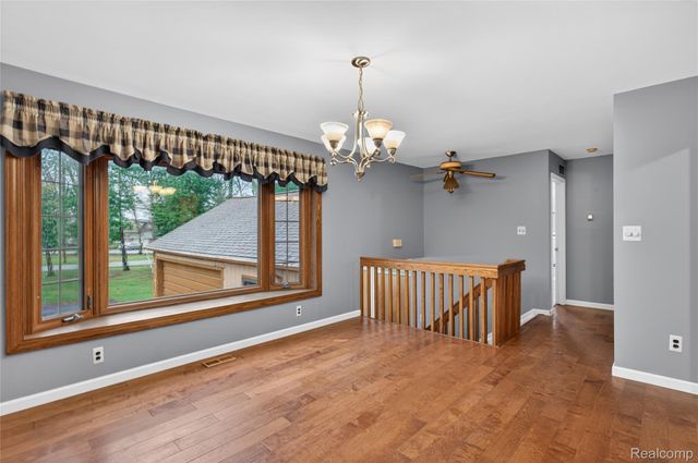 8360 Arlis Street, Commerce Charter Township, MI 48382