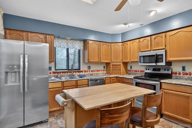 8360 Arlis Street, Commerce Charter Township, MI 48382