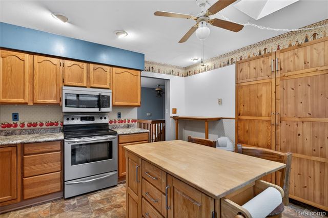 8360 Arlis Street, Commerce Charter Township, MI 48382