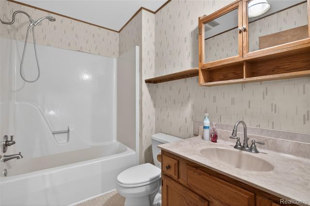 8360 Arlis Street, Commerce Charter Township, MI 48382