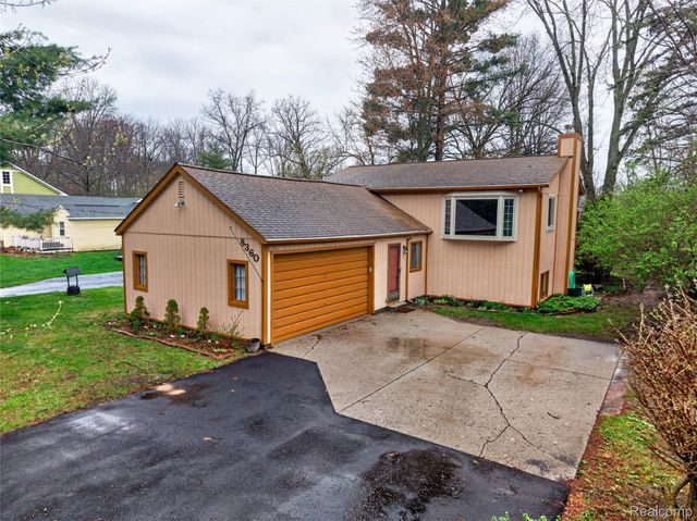 8360 Arlis Street, Commerce Charter Township, MI 48382