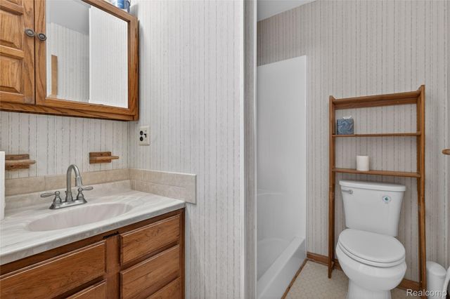 8360 Arlis Street, Commerce Charter Township, MI 48382